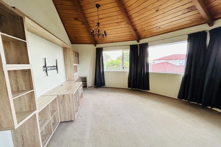 Photo of property in 25 St Simon Place, Botany Downs, Auckland, 2010