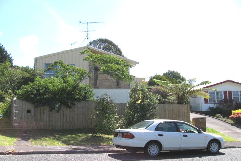Photo of property in 2/76 Cockayne Crescent, Sunnynook, Auckland, 0620