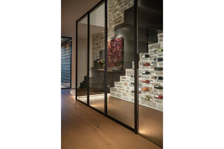 Photo of property in 34 Minaret Ridge, Wanaka, 9305