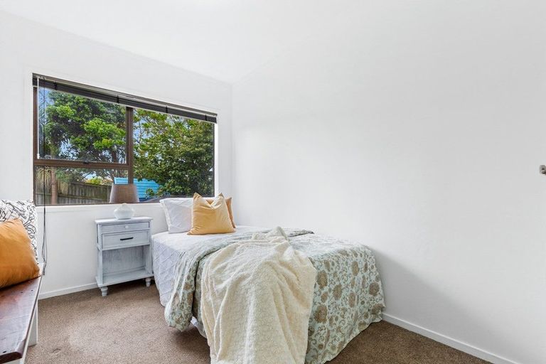 Photo of property in 116 Whangaparaoa Road, Red Beach, 0932