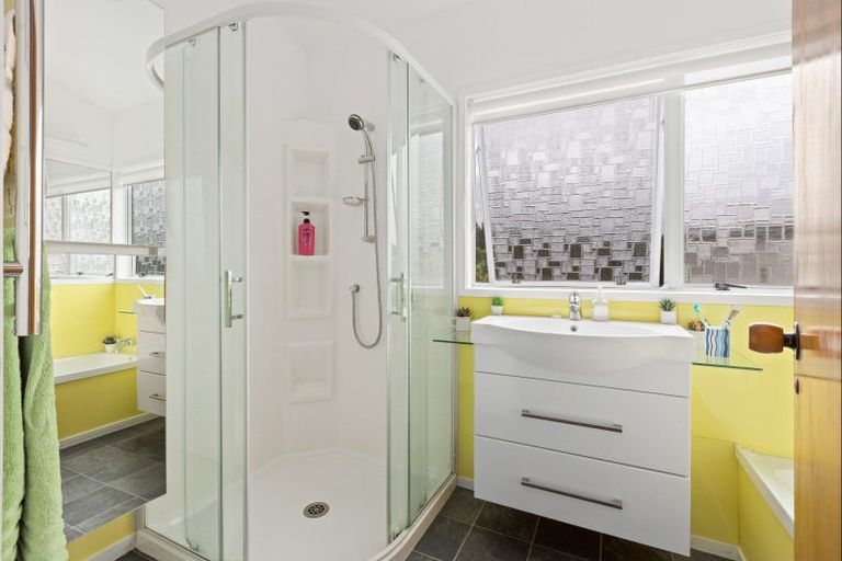 Photo of property in 83 Stillwater Crescent, Stillwater, Silverdale, 0993