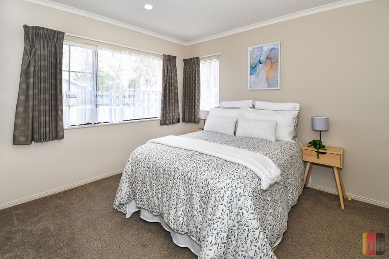 Photo of property in 22 Croftview Road, Wattle Downs, Auckland, 2103