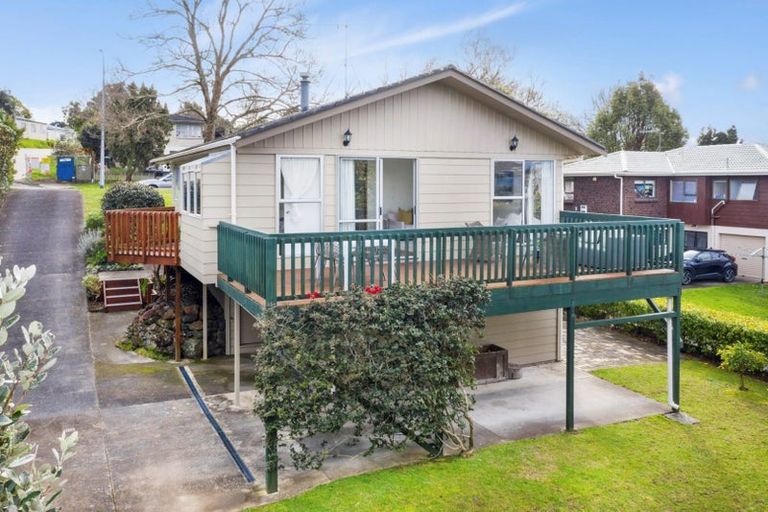 Photo of property in 56 Mirrabooka Avenue, Botany Downs, Auckland, 2010