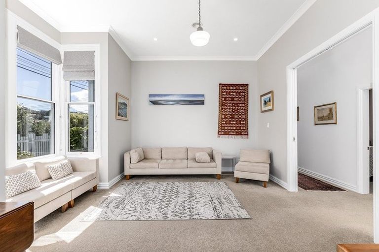 Photo of property in 21 Farm Road, Northland, Wellington, 6012