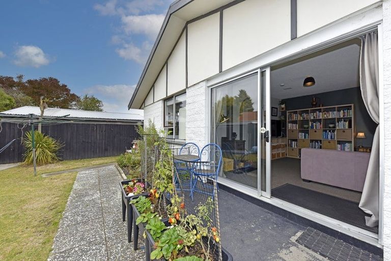 Photo of property in 2/50 Valecrest Avenue, Parklands, Christchurch, 8083