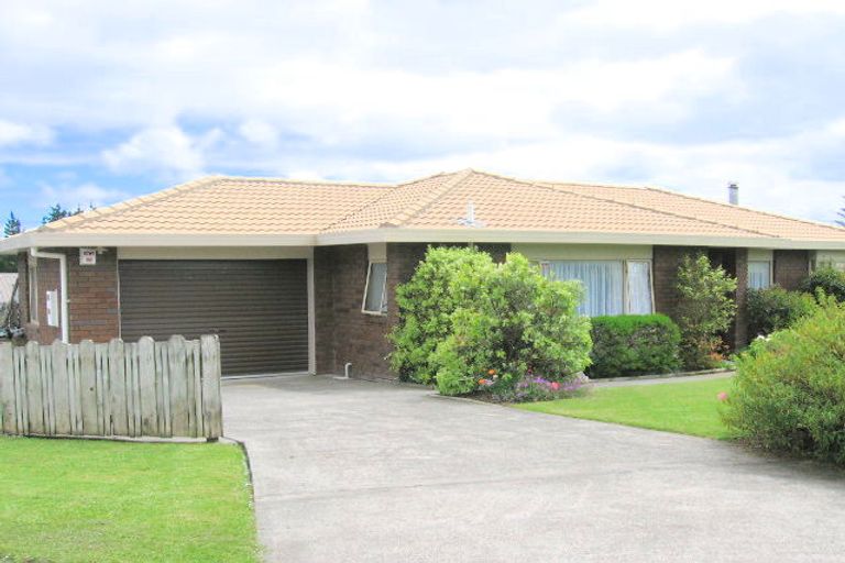 Photo of property in 1 Meynell Court, Glen Eden, Auckland, 0602