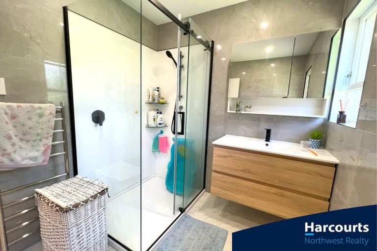 Photo of property in 1/86 Tirimoana Road, Te Atatu South, Auckland, 0602