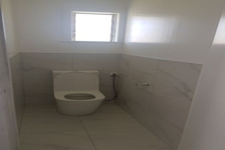 Photo of property in 21 La Rosa Street, Green Bay, Auckland, 0604