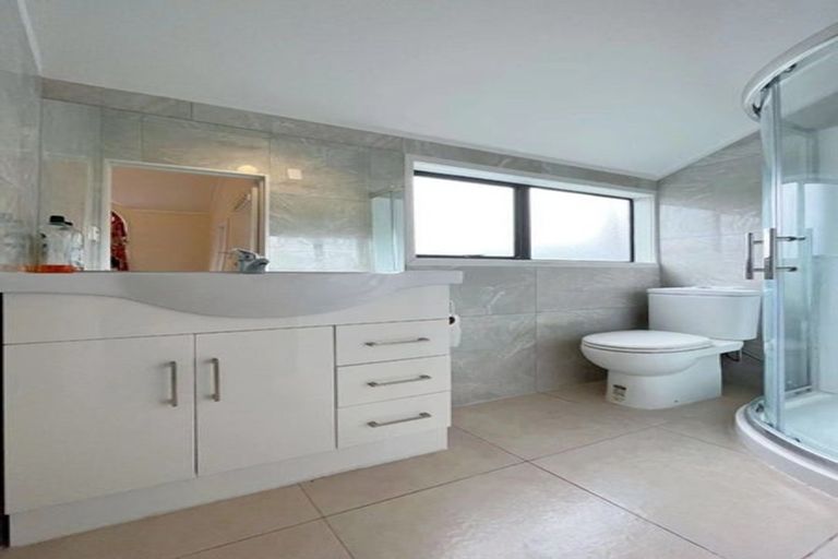 Photo of property in 1/41 Howard Road, Northcote, Auckland, 0627