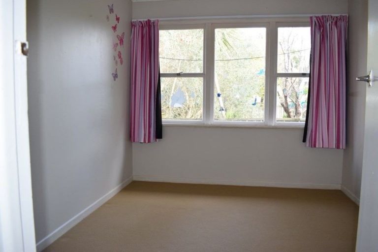 Photo of property in 68 Lyons Avenue, Murrays Bay, Auckland, 0630