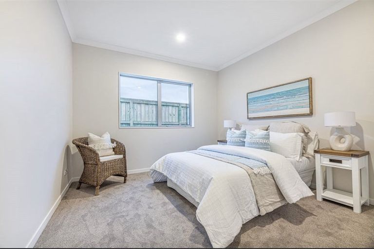 Photo of property in 15 Walter Ruddock Avenue, Kumeu, 0810