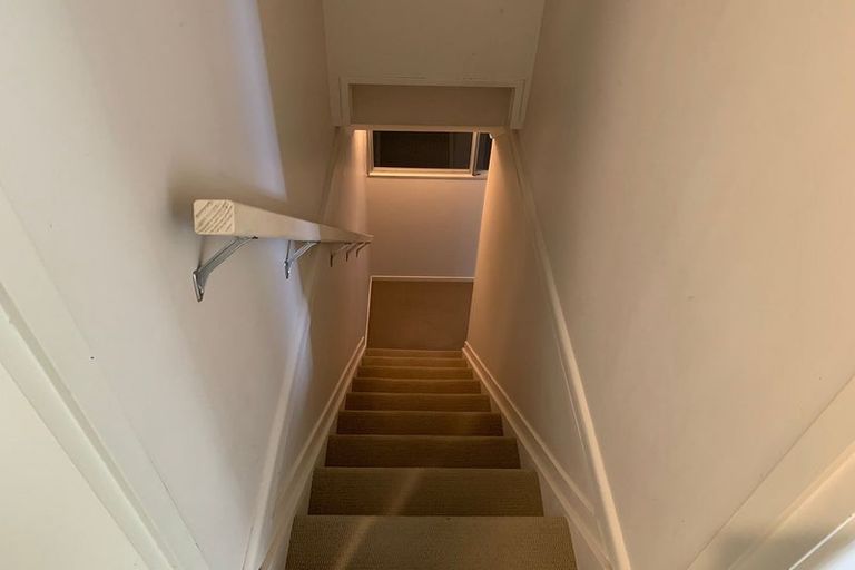 Photo of property in 8 Speedy Crescent, Hillcrest, Auckland, 0627