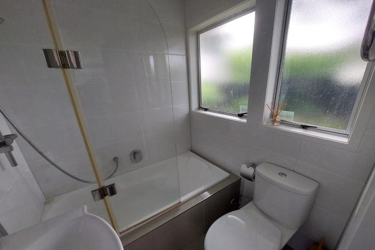 Photo of property in 1/14 Barnfield Place, Glendene, Auckland, 0602