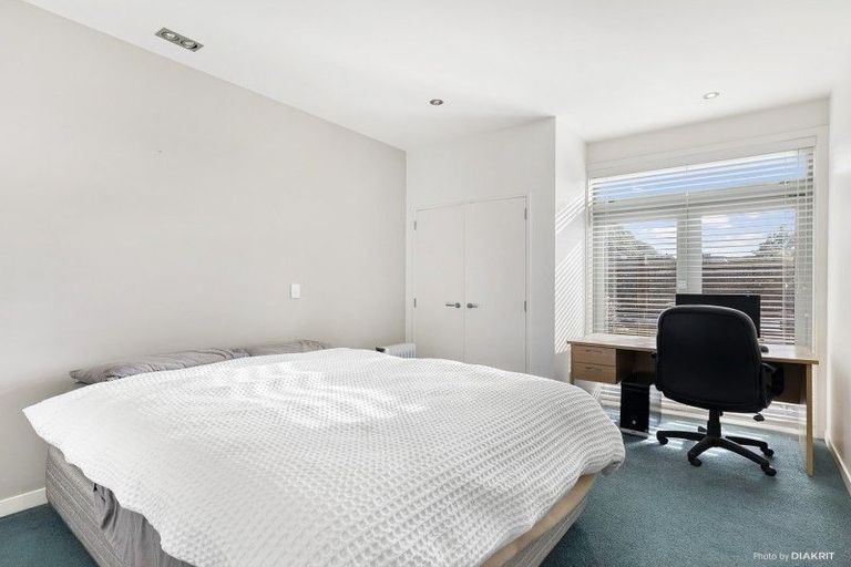 Photo of property in 71 Tiketike Way, Brooklyn, Wellington, 6021