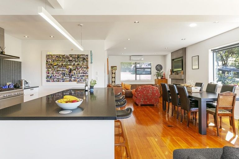 Photo of property in 58 Kopiko Road, Titirangi, Auckland, 0604