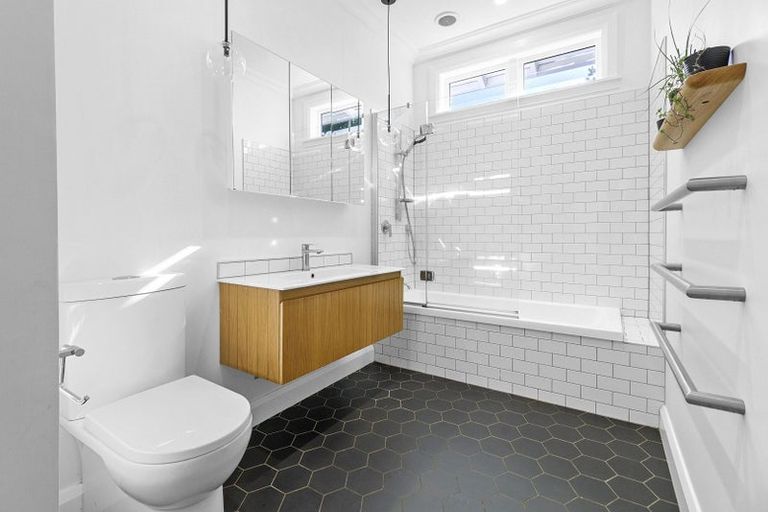 Photo of property in 112 Darlington Road, Miramar, Wellington, 6022