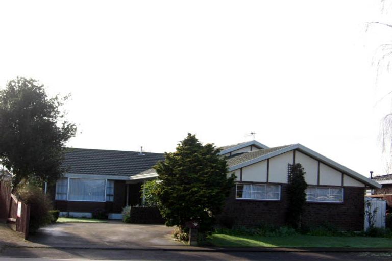 Photo of property in 17 Caulfield Place, Awapuni, Palmerston North, 4412