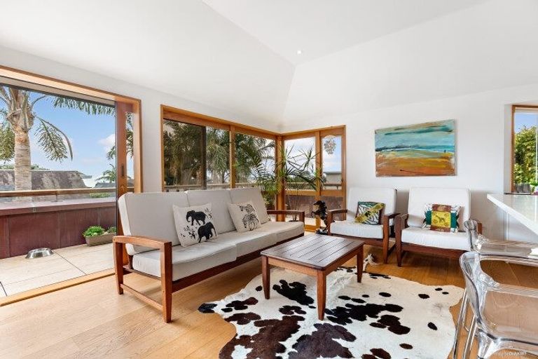 Photo of property in 27a Saltburn Road, Milford, Auckland, 0620