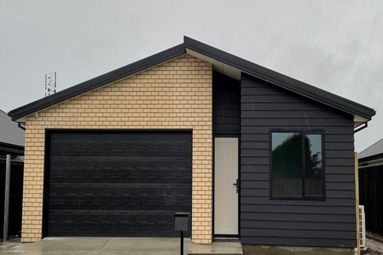 Photo of property in 18 Te Kanawa Lane, Rolleston, 7615