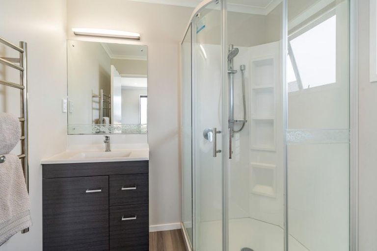 Photo of property in 3 Te Kaeaea Crescent, Wallaceville, Upper Hutt, 5018