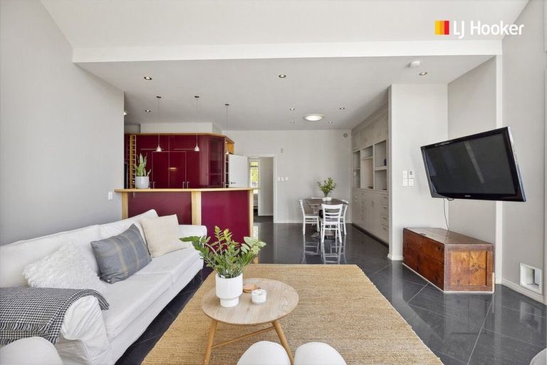 Photo of property in 85 Hargest Crescent, Saint Clair, Dunedin, 9012