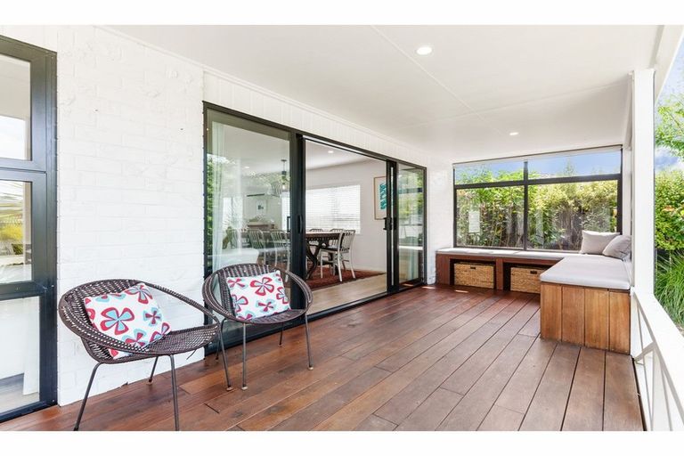 Photo of property in 6 Edgewater Grove, Orewa, 0931