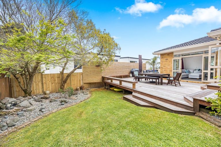 Photo of property in 30 Vermeer Place, West Harbour, Auckland, 0618