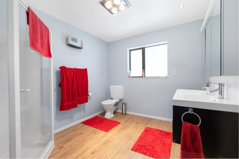 Photo of property in 25b Queens Avenue, Waikuku Beach, 7402