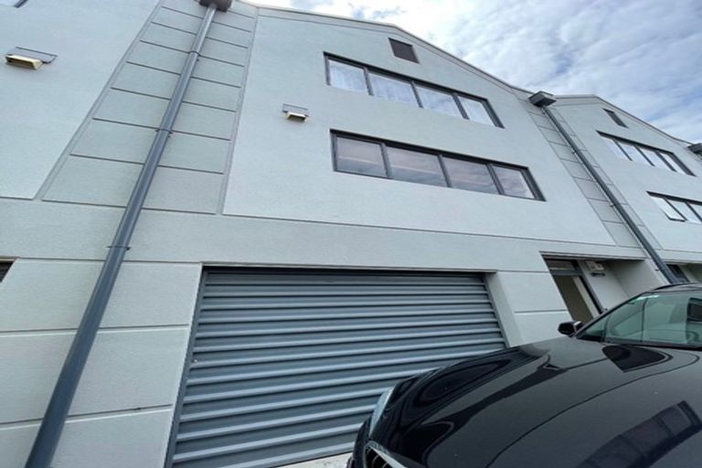 Photo of property in Krisley Court, 5/6 Ambrico Place, New Lynn, Auckland, 0600