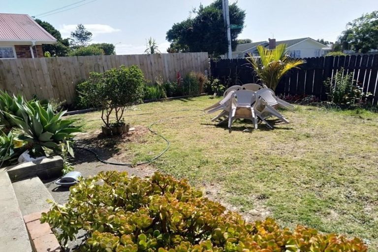 Photo of property in 15 Idlewild Avenue, Mangere, Auckland, 2022