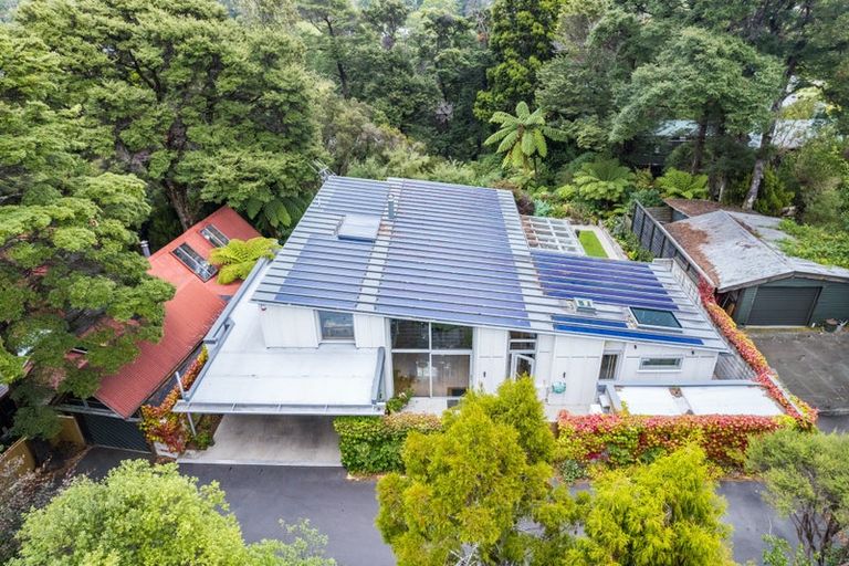 Photo of property in 82 Blue Mountains Road, Pinehaven, Upper Hutt, 5019