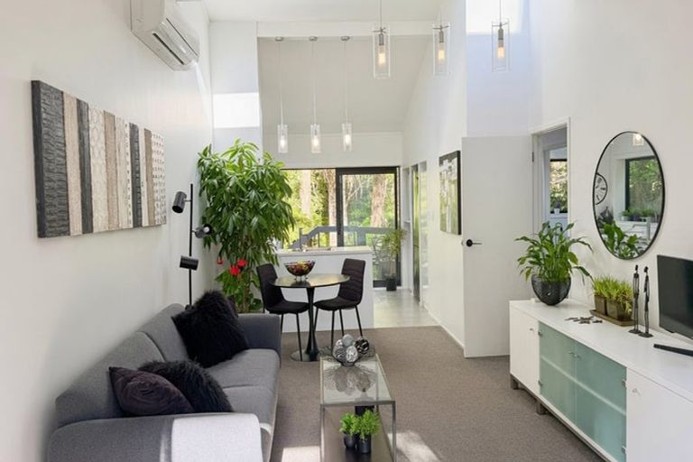 Photo of property in 1/9a Wyvern Place, Glenfield, Auckland, 0629