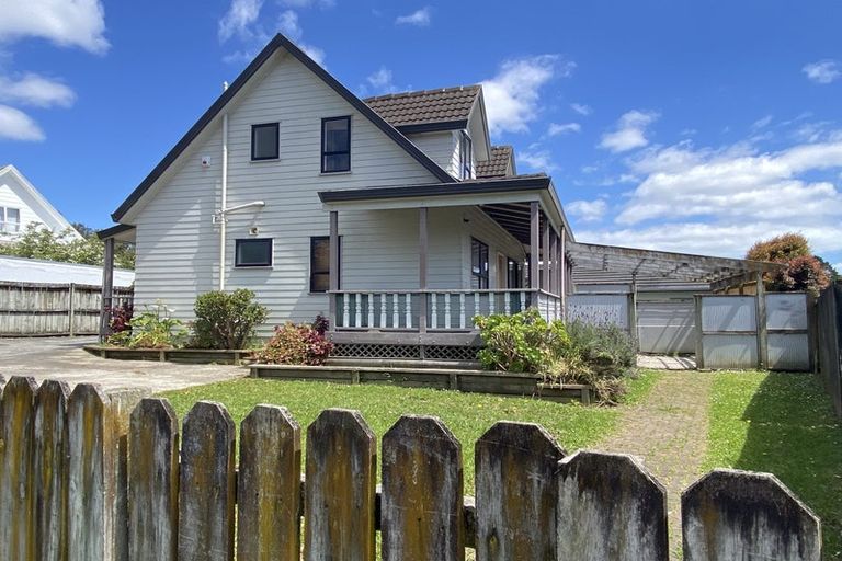 Photo of property in 56 De Quincey Terrace, Highland Park, Auckland, 2010