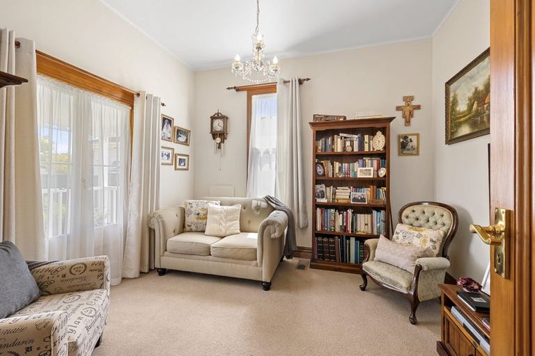 Photo of property in 6 Shortland Street, Lower Vogeltown, New Plymouth, 4310