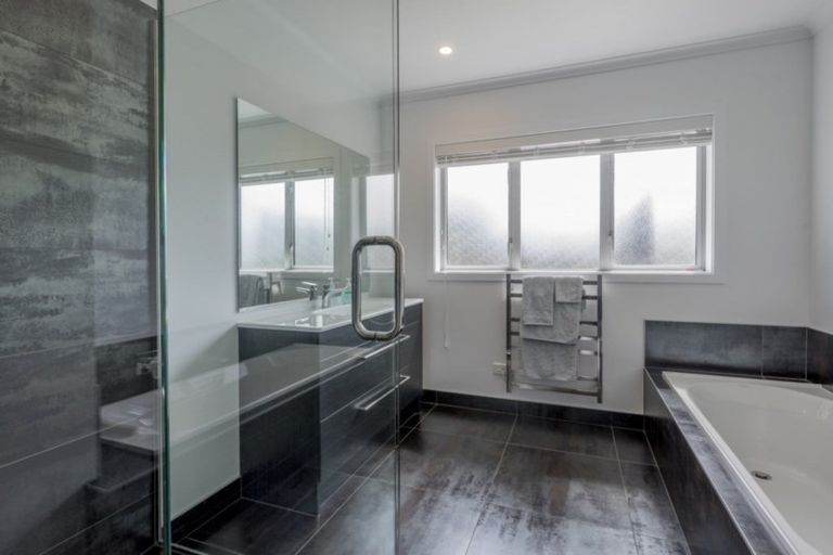 Photo of property in 2 Kilsby Place, Levin, 5510