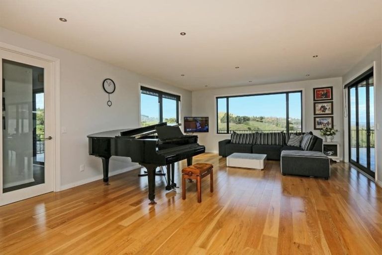 Photo of property in 264 Puketapu Road, Taradale, Napier, 4183