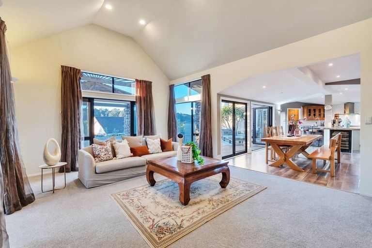 Photo of property in 23 Waipuia Place, Greenhithe, Auckland, 0632