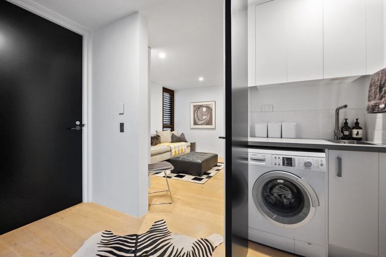 Photo of property in 314a Hurstmere Road, Takapuna, Auckland, 0622