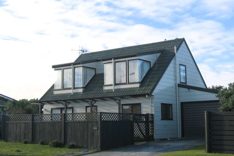 Photo of property in 9 Scott Avenue, Otaki Beach, Otaki, 5512