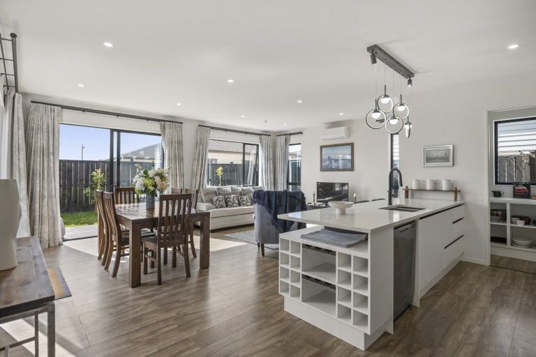 Photo of property in 11 Koiora Road, Clarks Beach, 2122