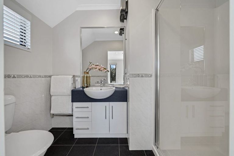 Photo of property in 2/27 Kellaway Drive, East Tamaki, Auckland, 2013