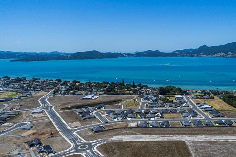 Photo of property in 45 Kaurinui Crescent, One Tree Point, 0118