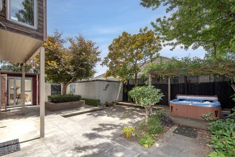 Photo of property in 2/11 Mclellan Place, Ilam, Christchurch, 8041