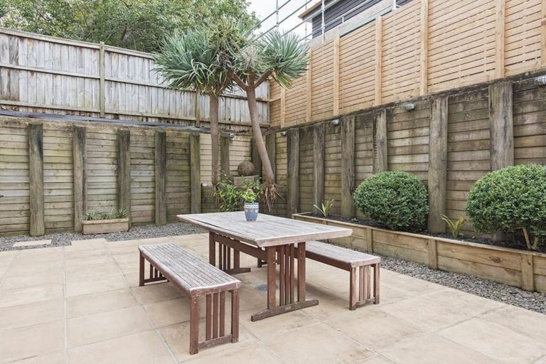 Photo of property in 114 Astley Avenue, New Lynn, Auckland, 0600