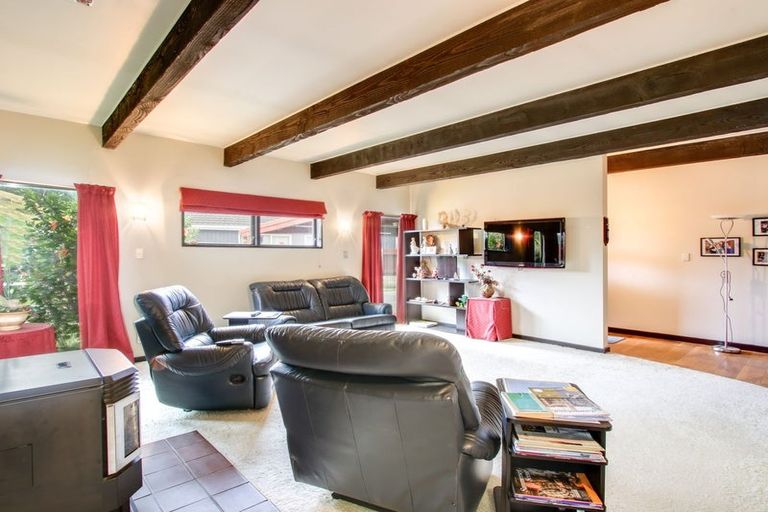 Photo of property in 4 Darcy Place, Massey, Auckland, 0614