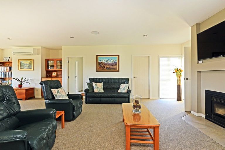 Photo of property in 24 Gavin Black Street, Meeanee, Napier, 4112