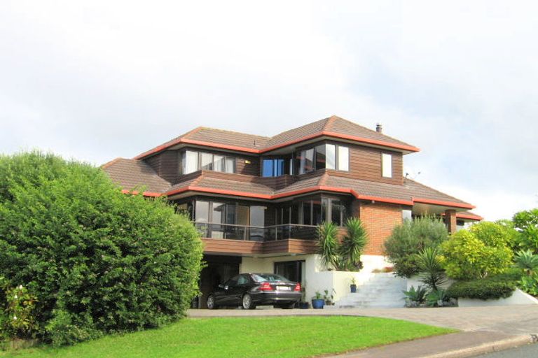 Photo of property in 2 Chelverton Terrace, Red Beach, 0932