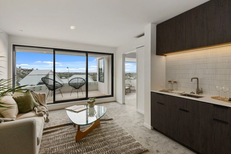 Photo of property in 15 Woodlau Rise, Huntsbury, Christchurch, 8022