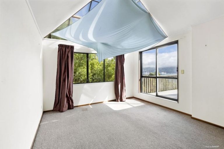 Photo of property in 27 The Crescent, Roseneath, Wellington, 6011