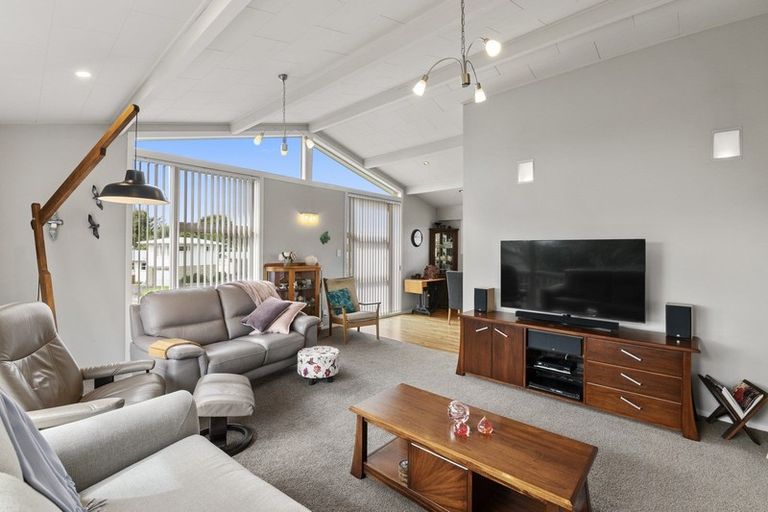 Photo of property in 12 Kennedy Drive, Levin, 5510